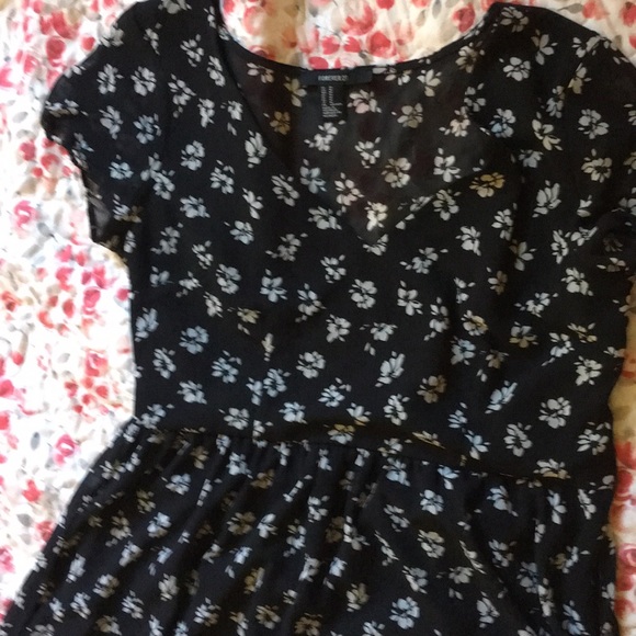 A  forever 21 black and white floral dress - Picture 3 of 3